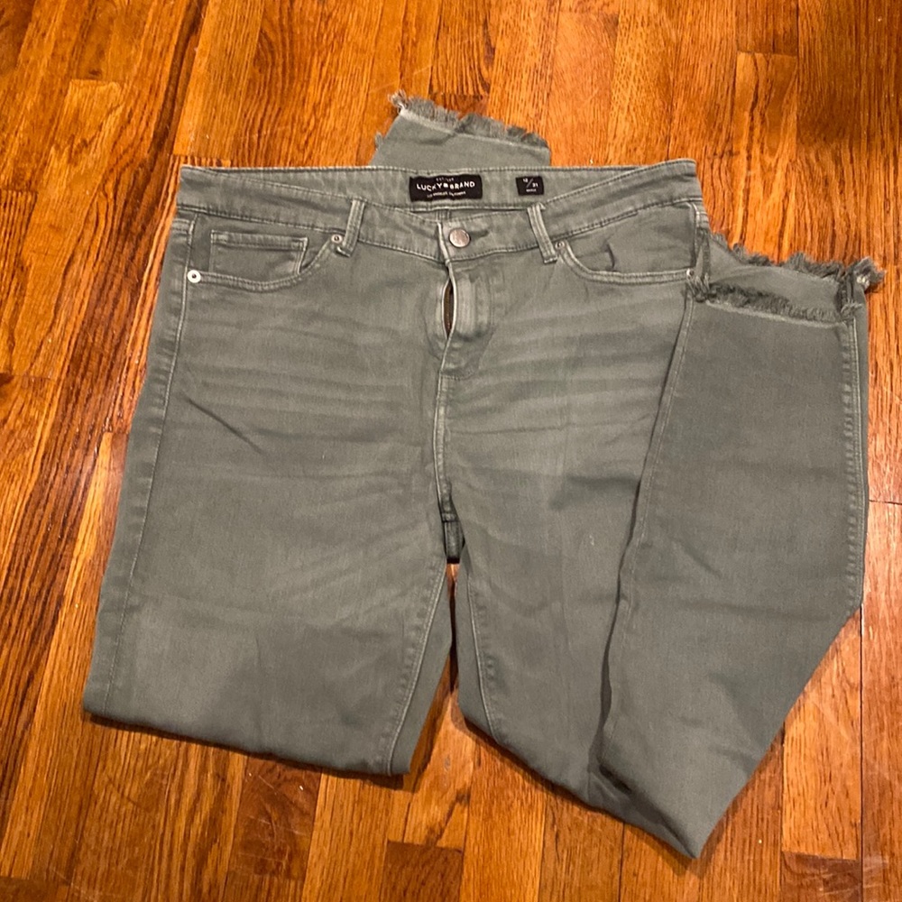 Lucky Brand curve enhancing skinnies!  Cotton + spandex blend for comfort
